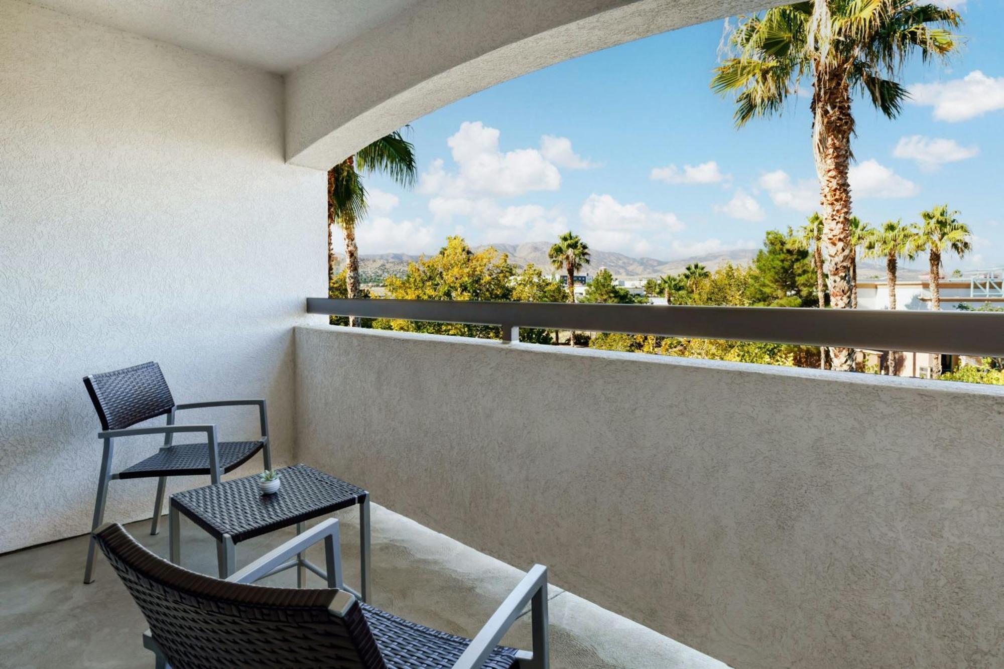 Courtyard By Marriott Palmdale Otel Dış mekan fotoğraf
