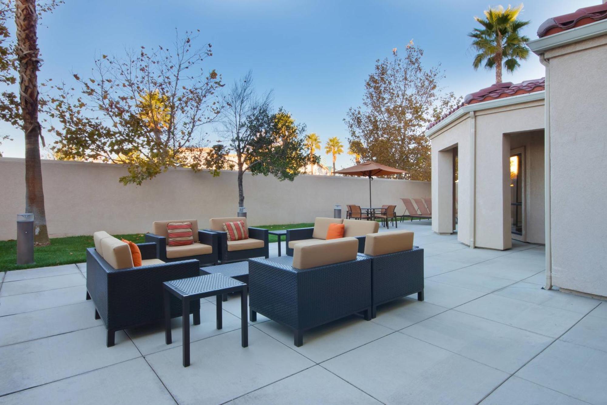 Courtyard By Marriott Palmdale Otel Dış mekan fotoğraf